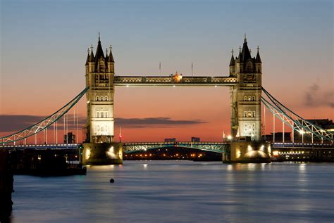 famous bridges in london